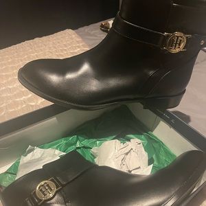 New in box - Tommy Hilfiger Leather booties
